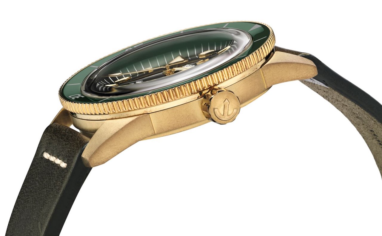El diseño del reloj cuenta con referencias marítimas que lo convierten en el regalo perfecto para los amantes del mar. 