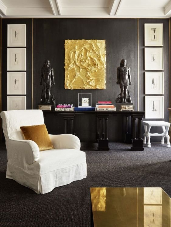 Este interior es obra de Luis Bustamante, uno de los diseñadores fetiche de nuestro anfitrión.