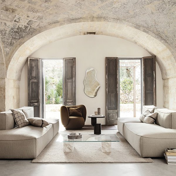 Una envolvente térmica eficiente es aquella que no permite que el frío o el calor interiores se escapen al exterior. Diseños de la colección Ferm Living.