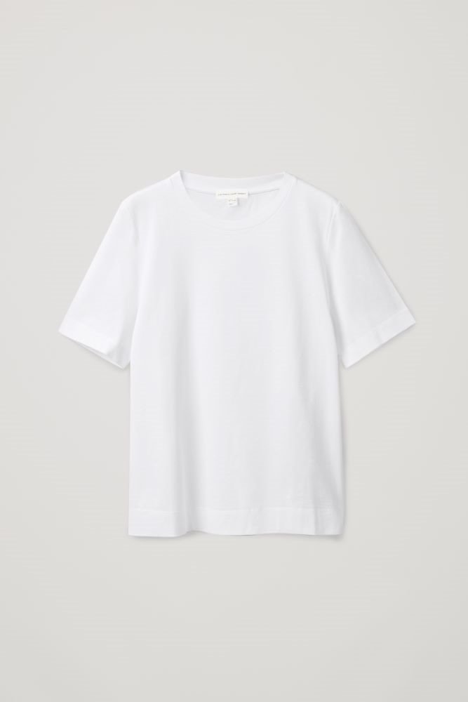 camiseta blanca COS REGULAR-FIT ORGANIC-COTTON T-SHIRT €29 (2)