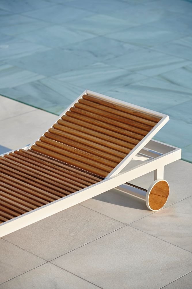 DNA teak chaise lounge white detail tumbona de teca 