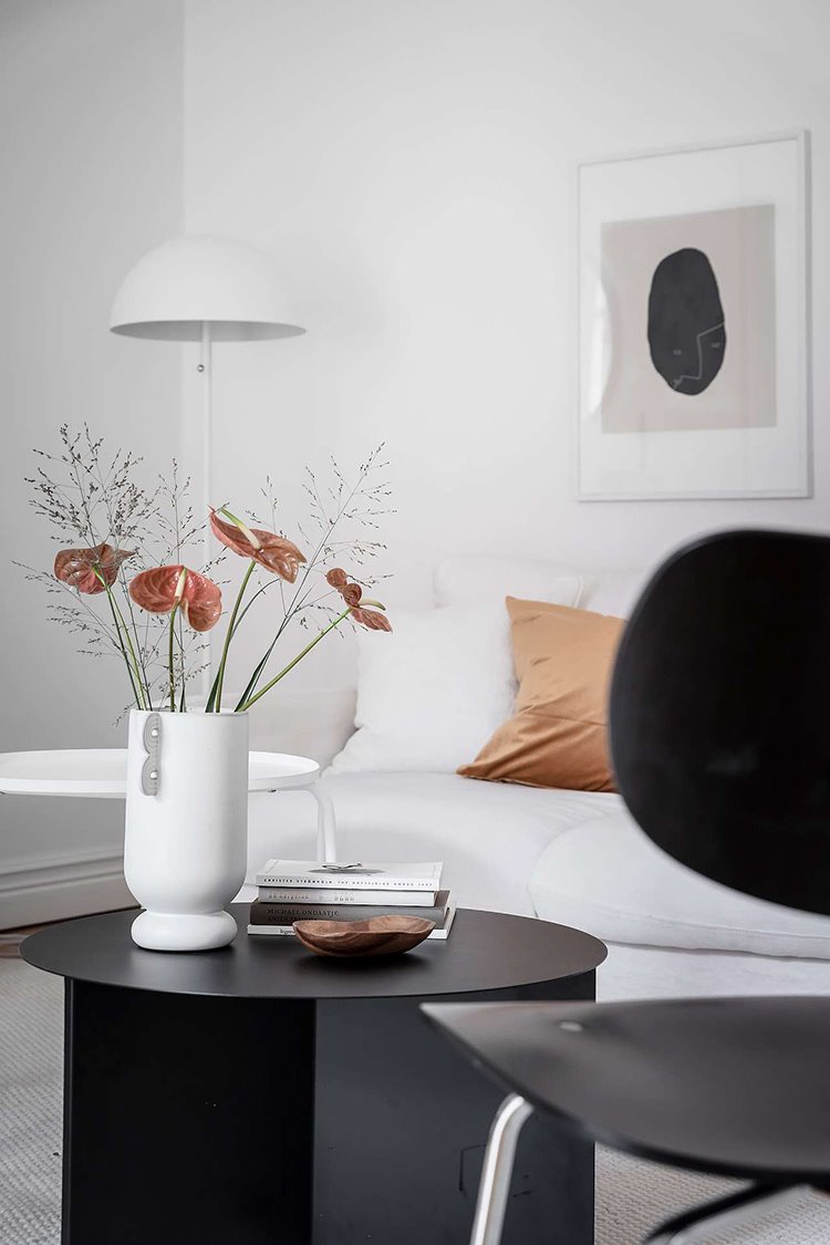 Combina las flores y plantas que ya tienes para crear nuevos arreglos florales. 