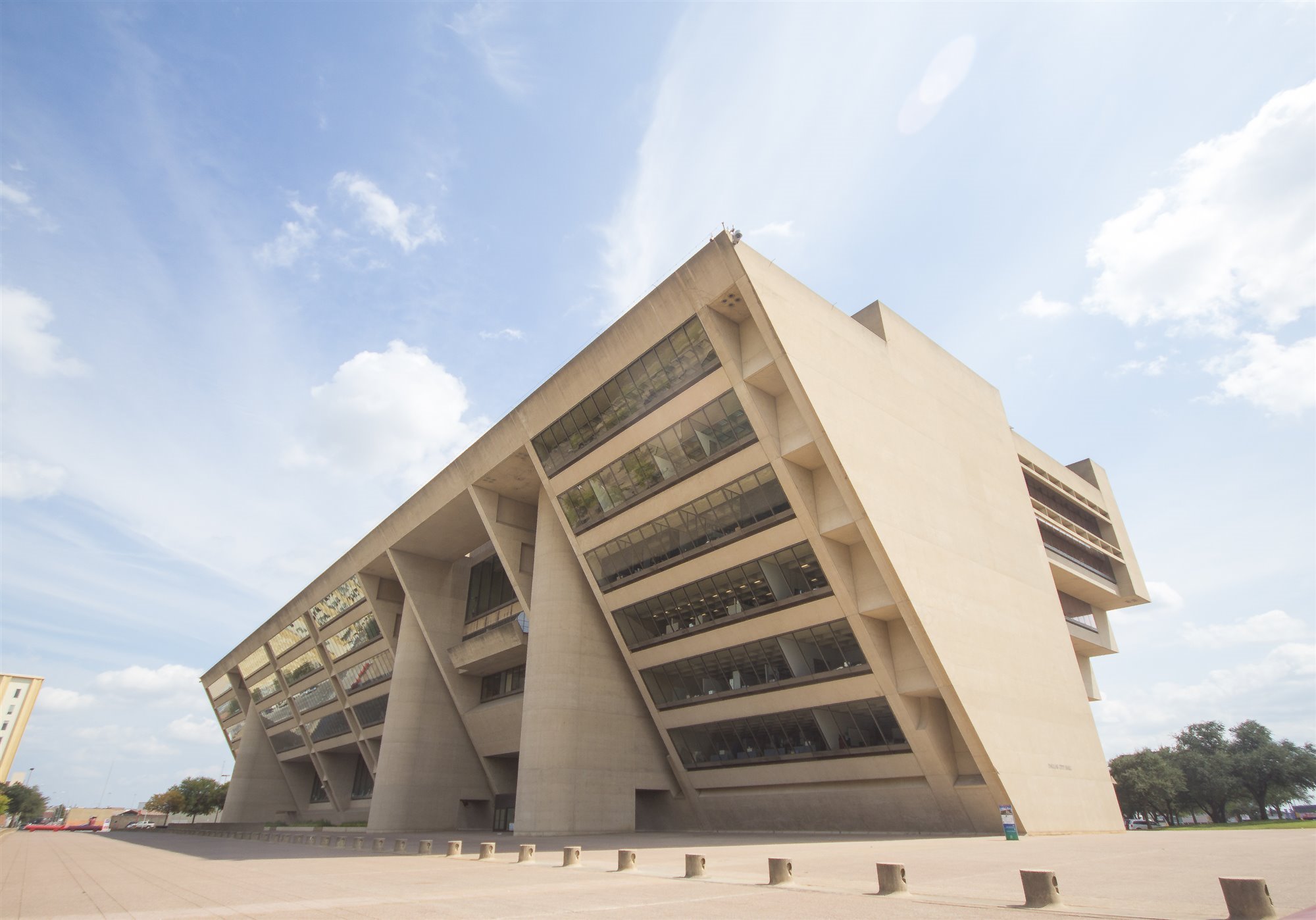 Dallas city hall de Leoh Ming Pei vista en Robocop