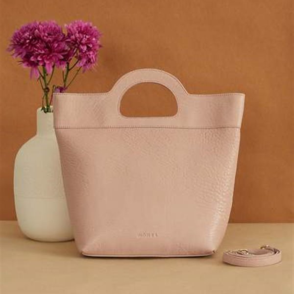 Bodegón bolso rosa y flores marca moda española Mohel