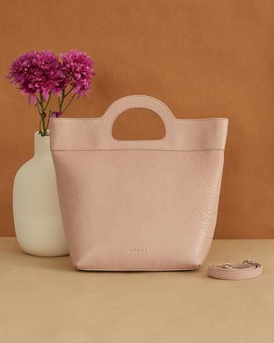 Bolso de piel ecológica en rosa empolvado, y forro en algodón, Greta Satin, de Möhel.