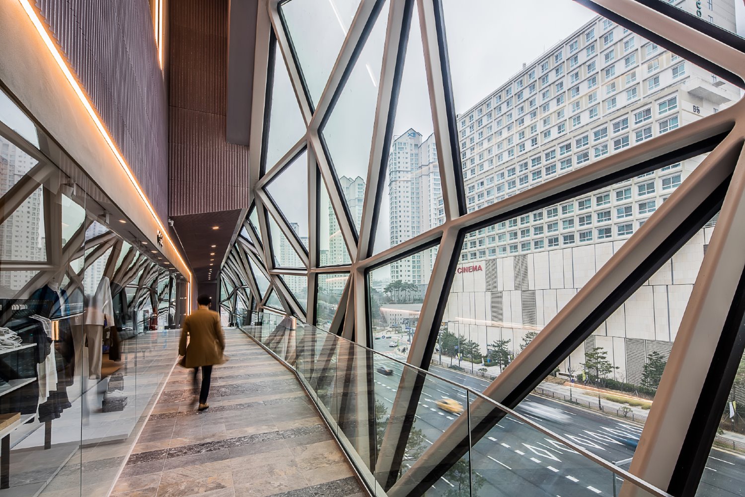 Centro comercial Galleria de OMA y Chris van Duijn en Gwanggyo Corea del Sur 