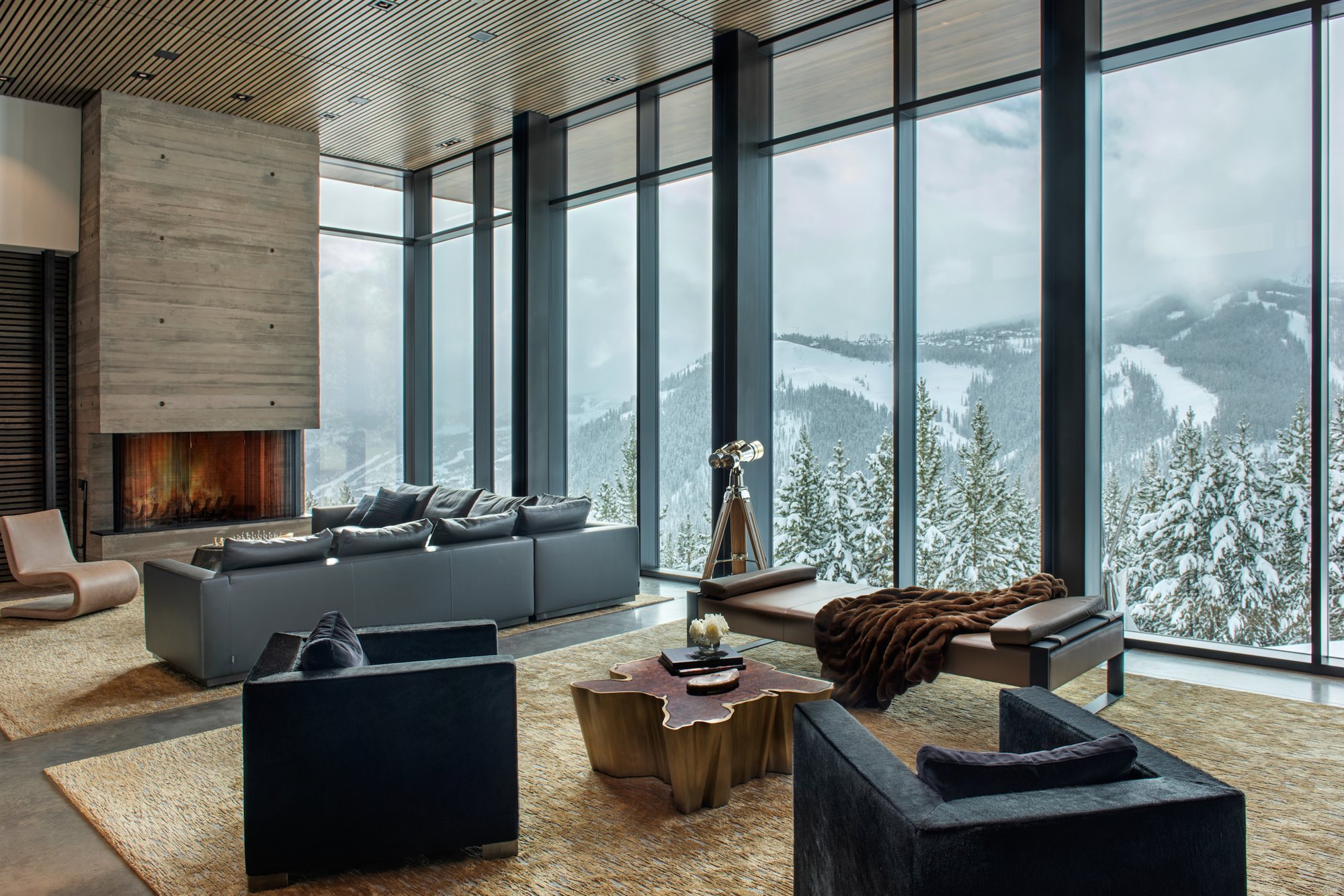 casa moderna en la cordillera Madison de Montana realizada por Stuart Silk Architects vistas salon