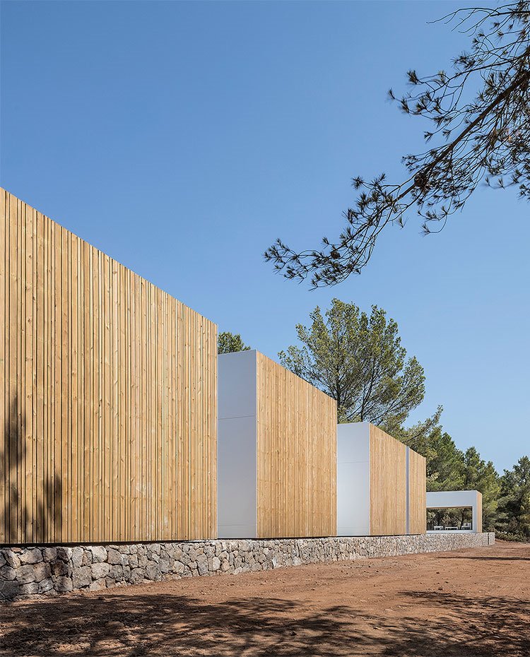 Lateral estructura de madera de los diferentes módulos de la vivienda