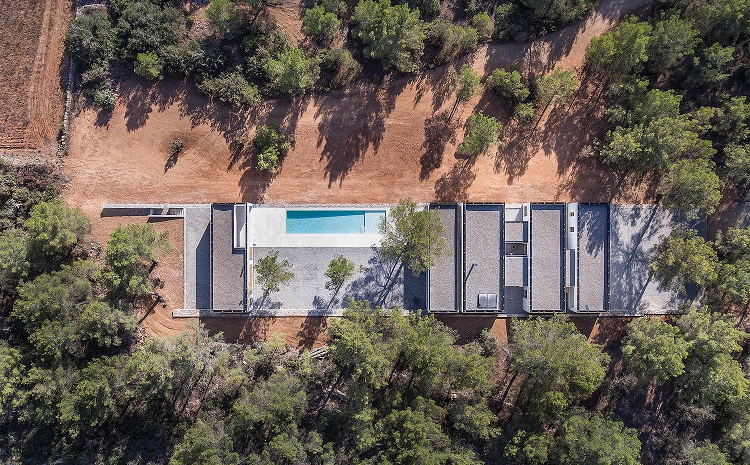 Vista cenital de la parcela con la vivienda y el entorno