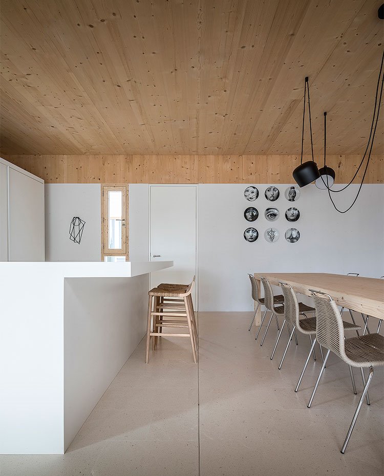Zona de office de cocina junto a comedor