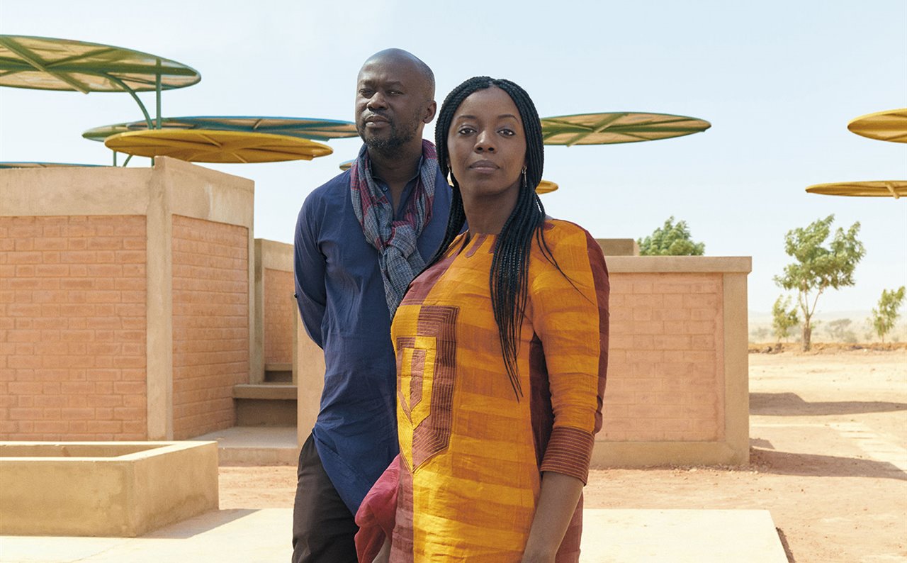 Durante su período de mentoría, David Adjaye guió la dirección creativa de su discípula Miriam Kamara a medida que ella desarrollaba su práctica.