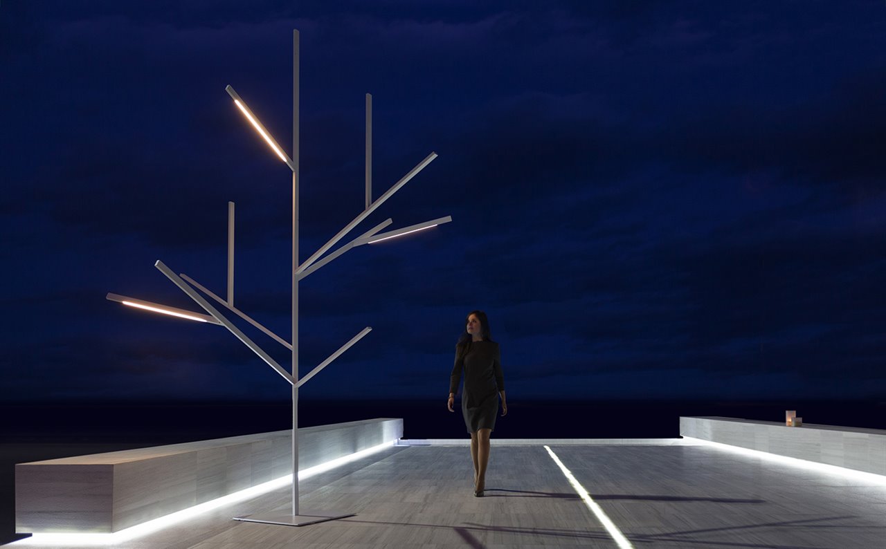 En esta edición, el Premio de Diseño GANDIABLASCO reta a jóvenes creadores a diseñar una luminaria capaz de integrarse en los espacios al aire libre. En la imagen, el modelo Árbol Blau, de Fran Silvestre.