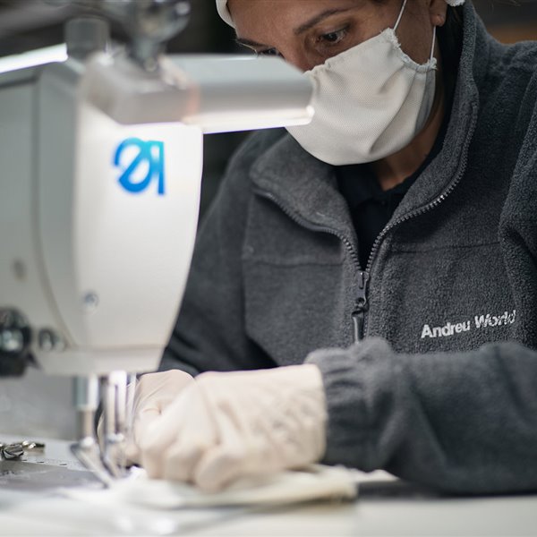 La iniciativa para la producción de mascarillas ha surgido de los propios trabajadores de Andreu World.