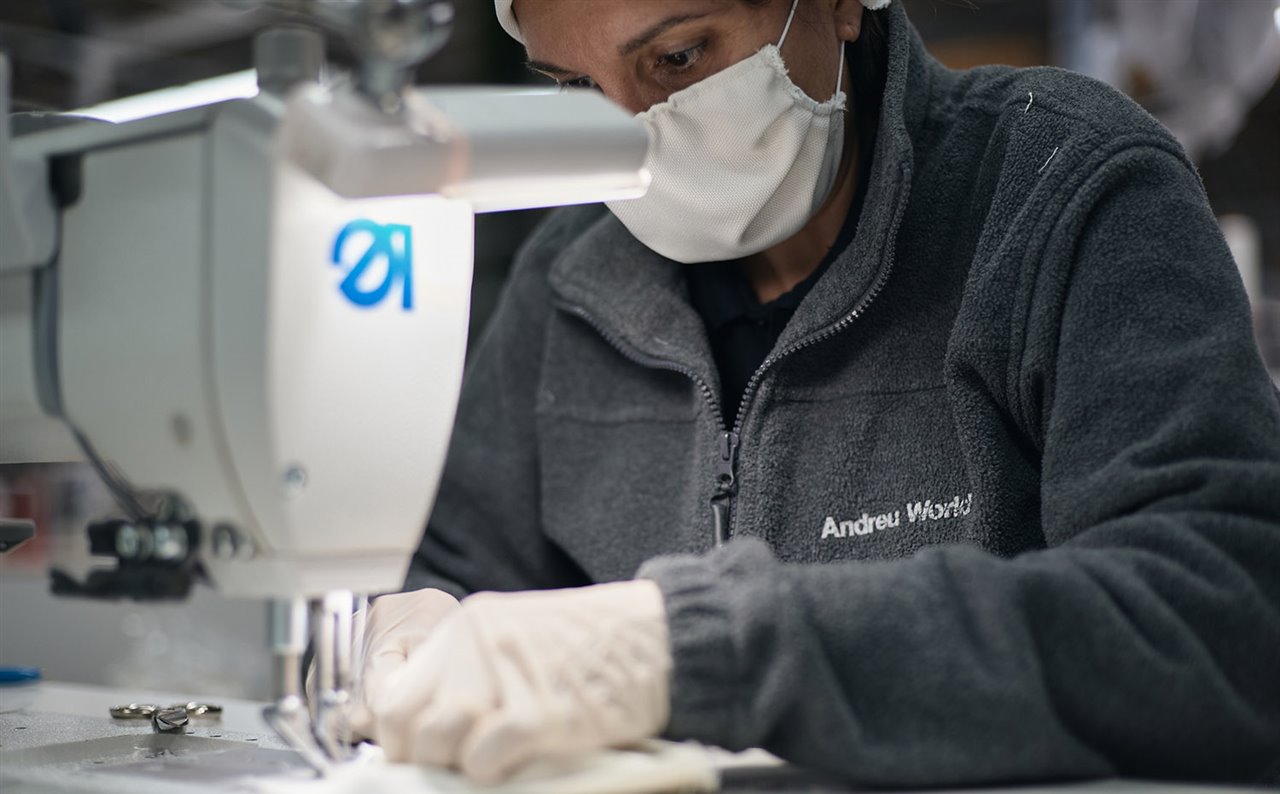 La iniciativa para la producción de mascarillas ha surgido de los propios trabajadores de Andreu World.