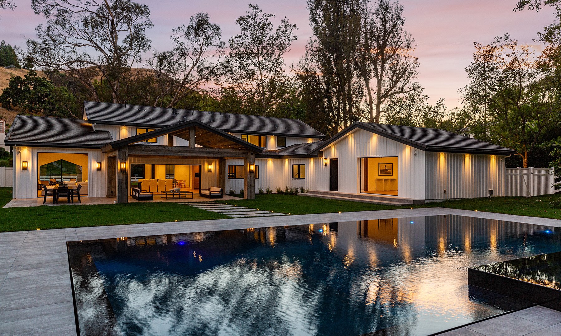 Casa de Scott Dishik ex de kourtney kardashian en los angeles Fachada