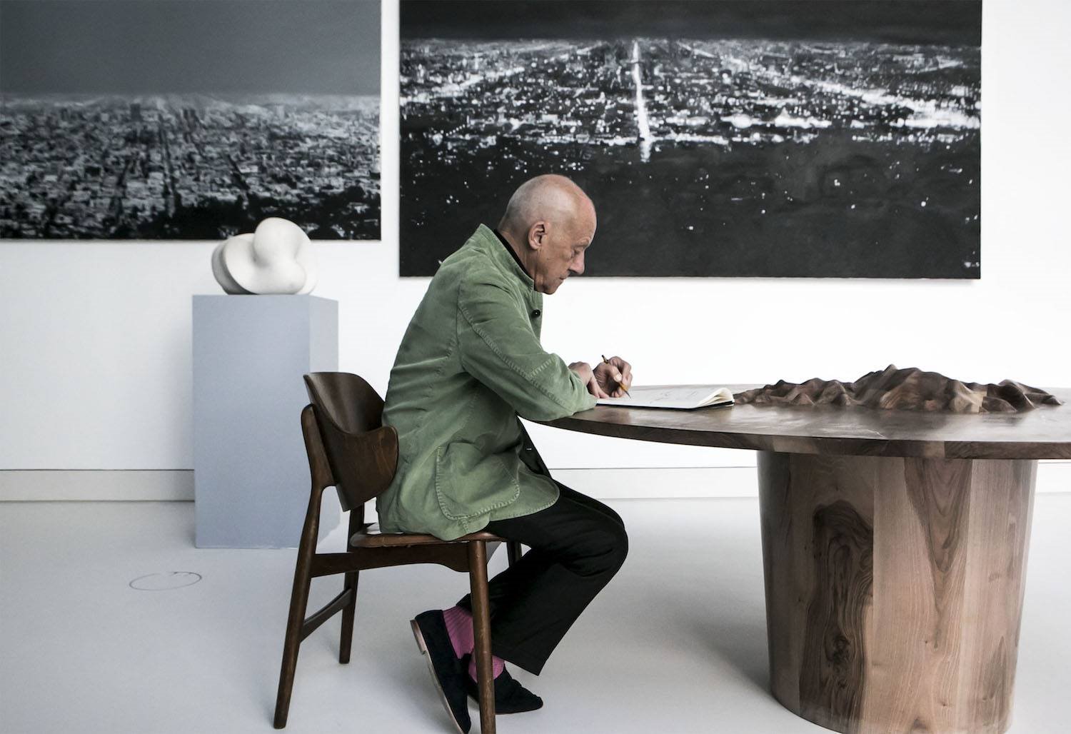 Norman Foster: «Cada vez que he volado en avión o visitado una acería o he visto trabajar a un mecánico reparando la carrocería de un coche, he aprendido algo nuevo que se puede aplicar a los edificios».