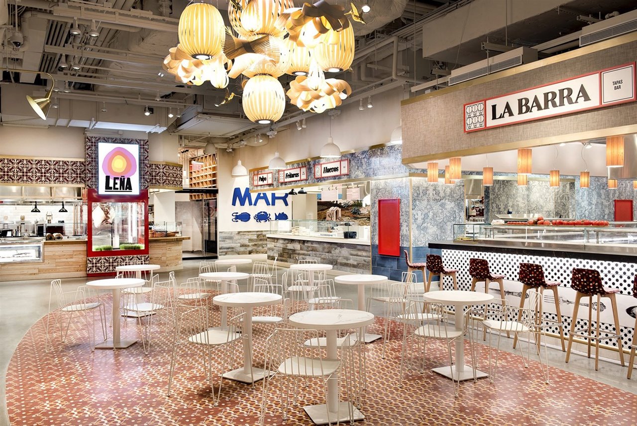 Little Spain es un proyecto impulsado por el chef José Andrés en colaboración con los hermanos Adrià y diseñado por el estudio Capella García.