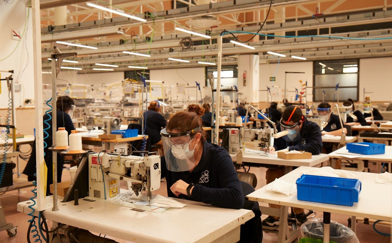 Desde su fábrica ubicada en Getafe se realizarán mascarillas para los trabajadores y para sus familiares. 