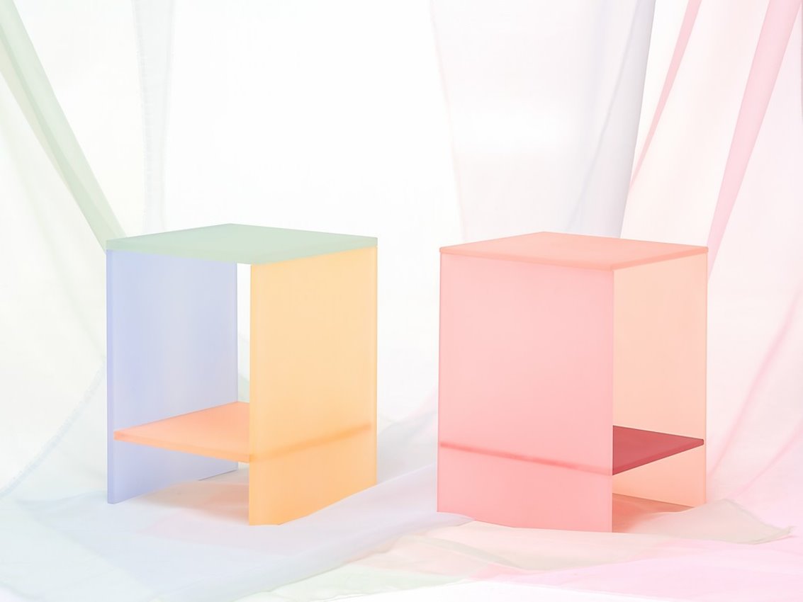 Tone puede presumir de ser la mesa auxiliar con los colores más llamativos de la temporada. 