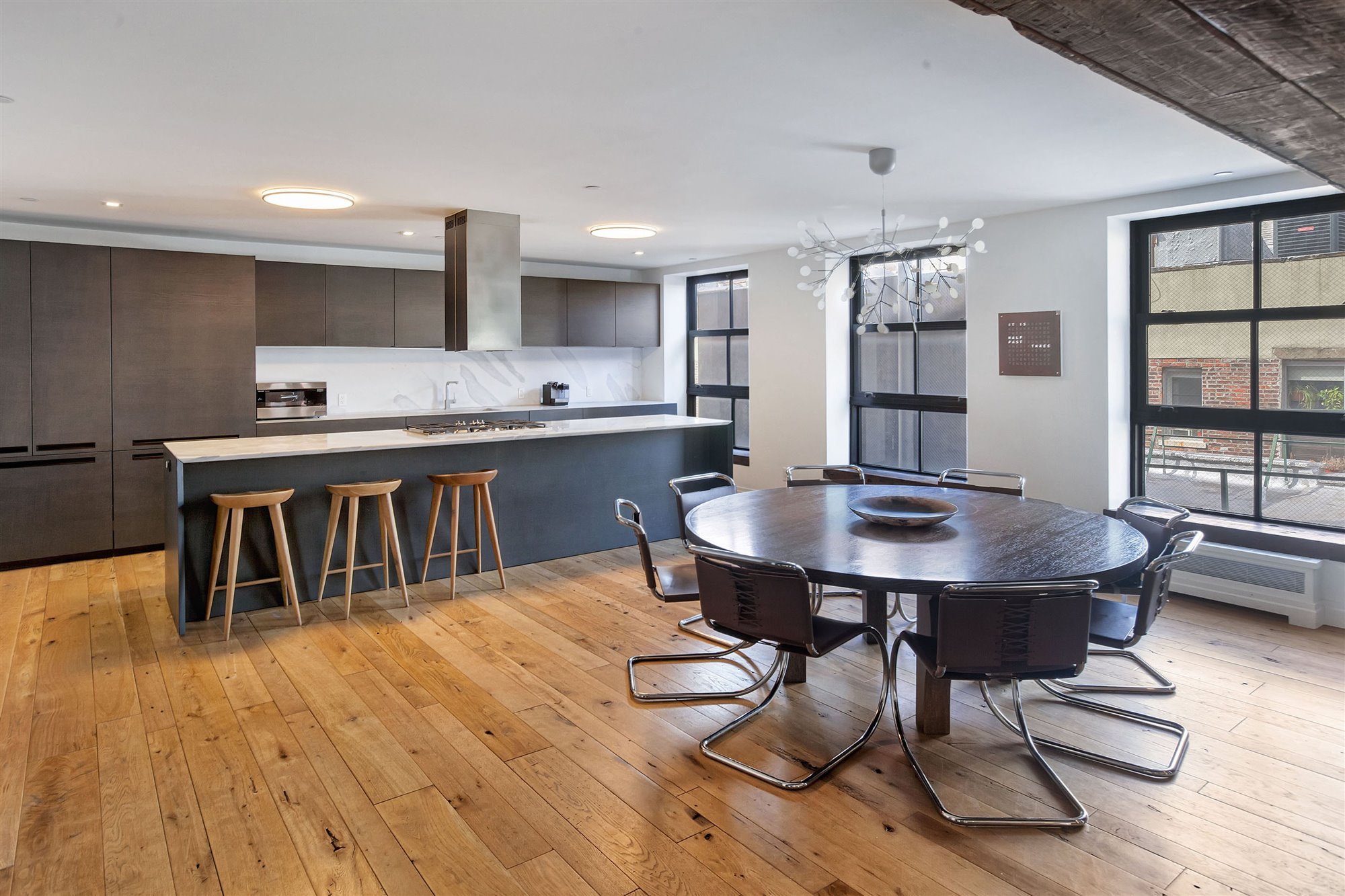 atico-duplex-comprado-por-el-cantante-john-legend-y-chrissy-teigen-en-manhattan-nueva-york 81185b97 1300x792