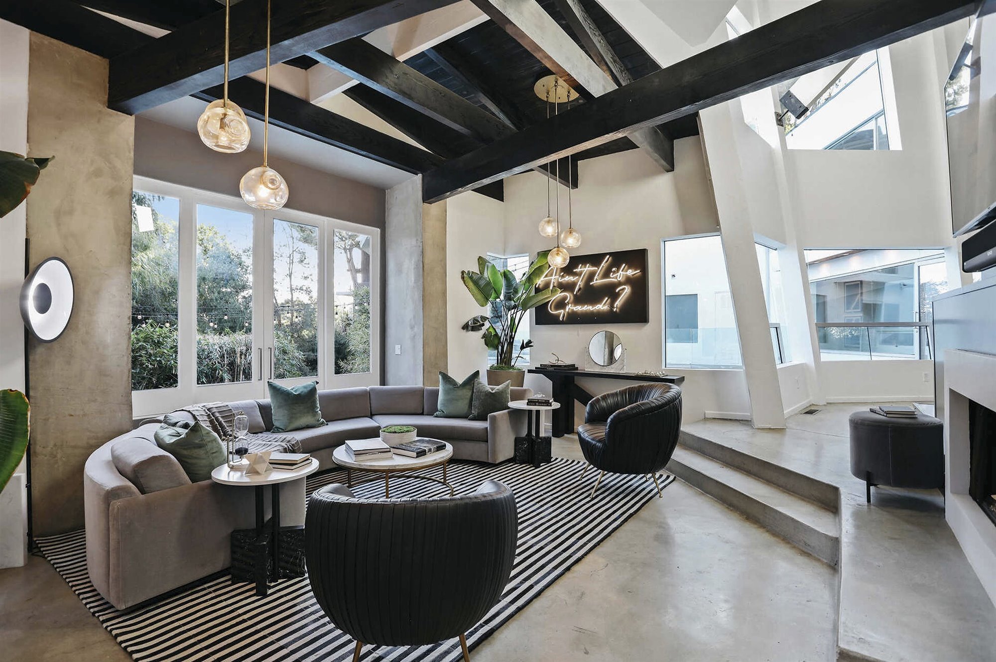 casa-de-la-cantante-halsey-en-los-angeles-beachwood-canyon-3