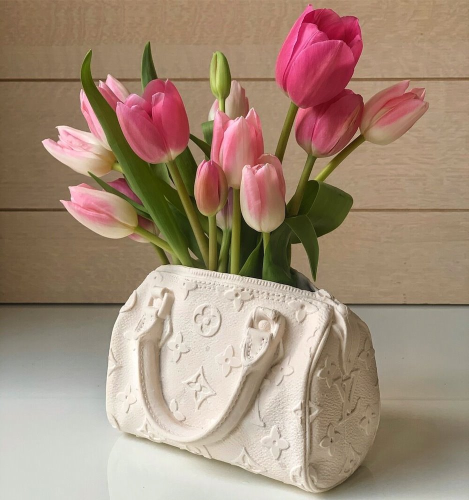 Las diez unidades de la edición limitada del florero inspirado en el bolso Speedy de Louis Vuitton ya están agotadas.