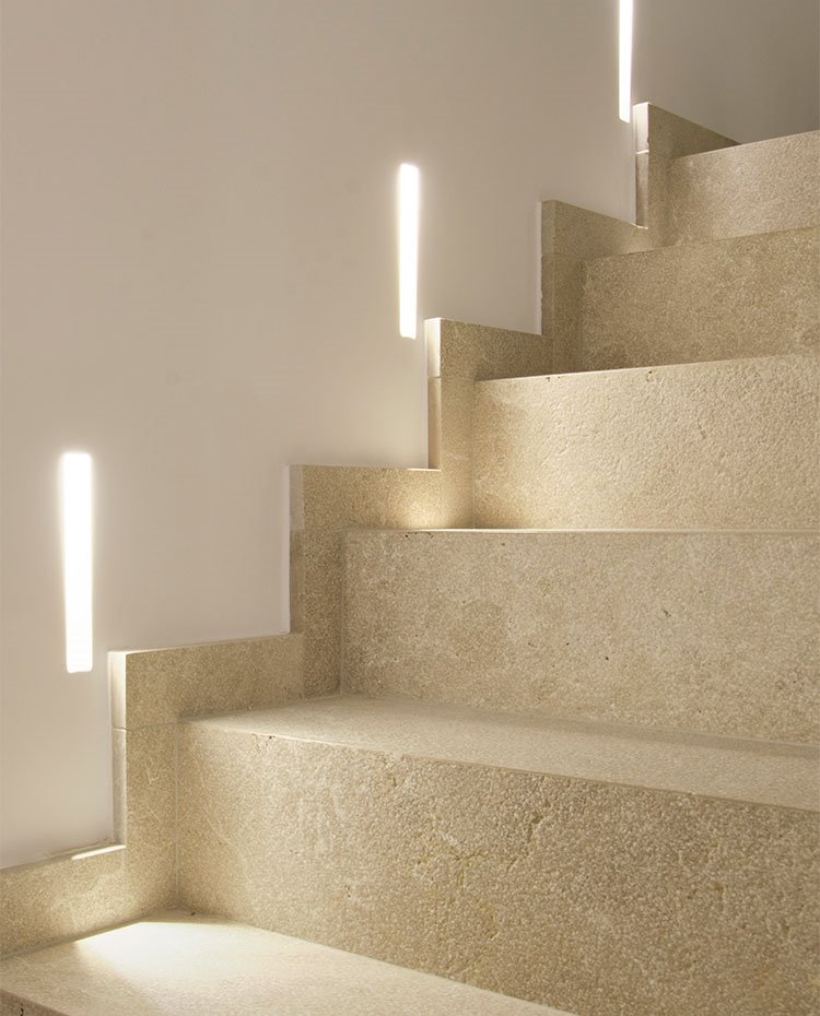 Detalle iluminación en escalera