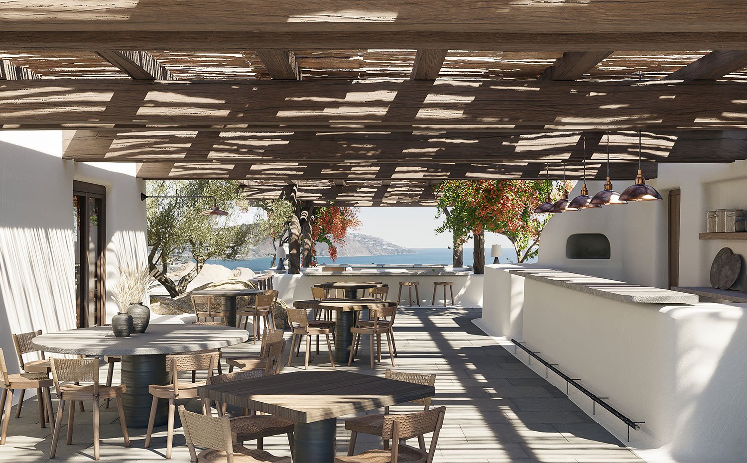 Zona de restaurante exterior con mesa y sillas de madera, y barra encalada