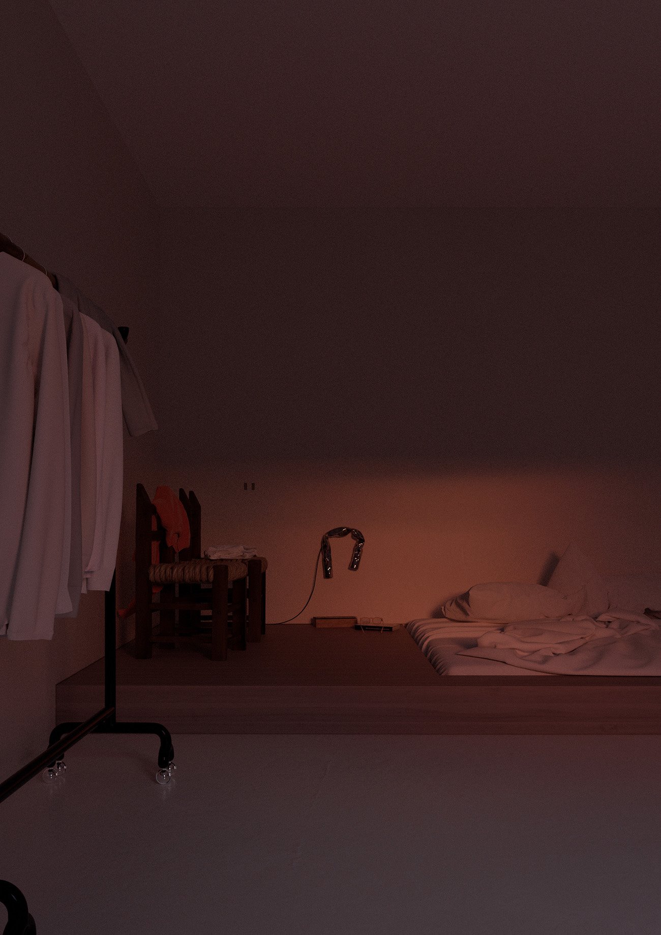 SHOT32. casa minimalista en Francia atardecer