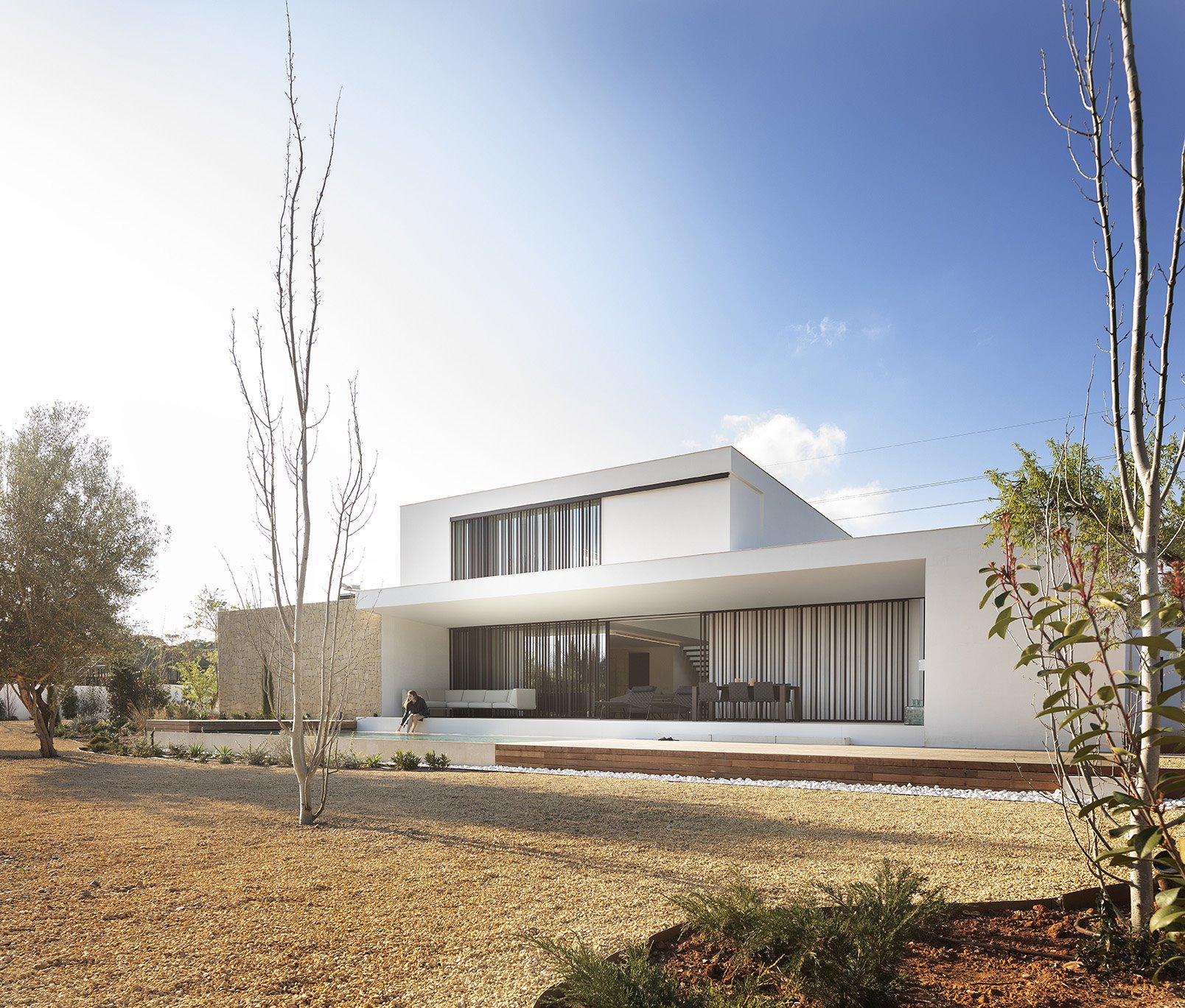 Una moderna casa unifamiliar en Valencia integrada con el paisaje