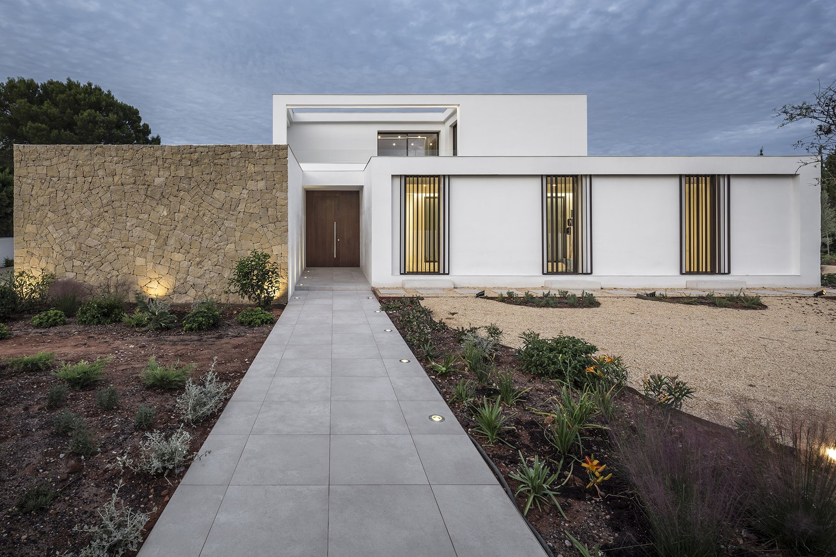 Una moderna casa unifamiliar en Valencia integrada con el paisaje