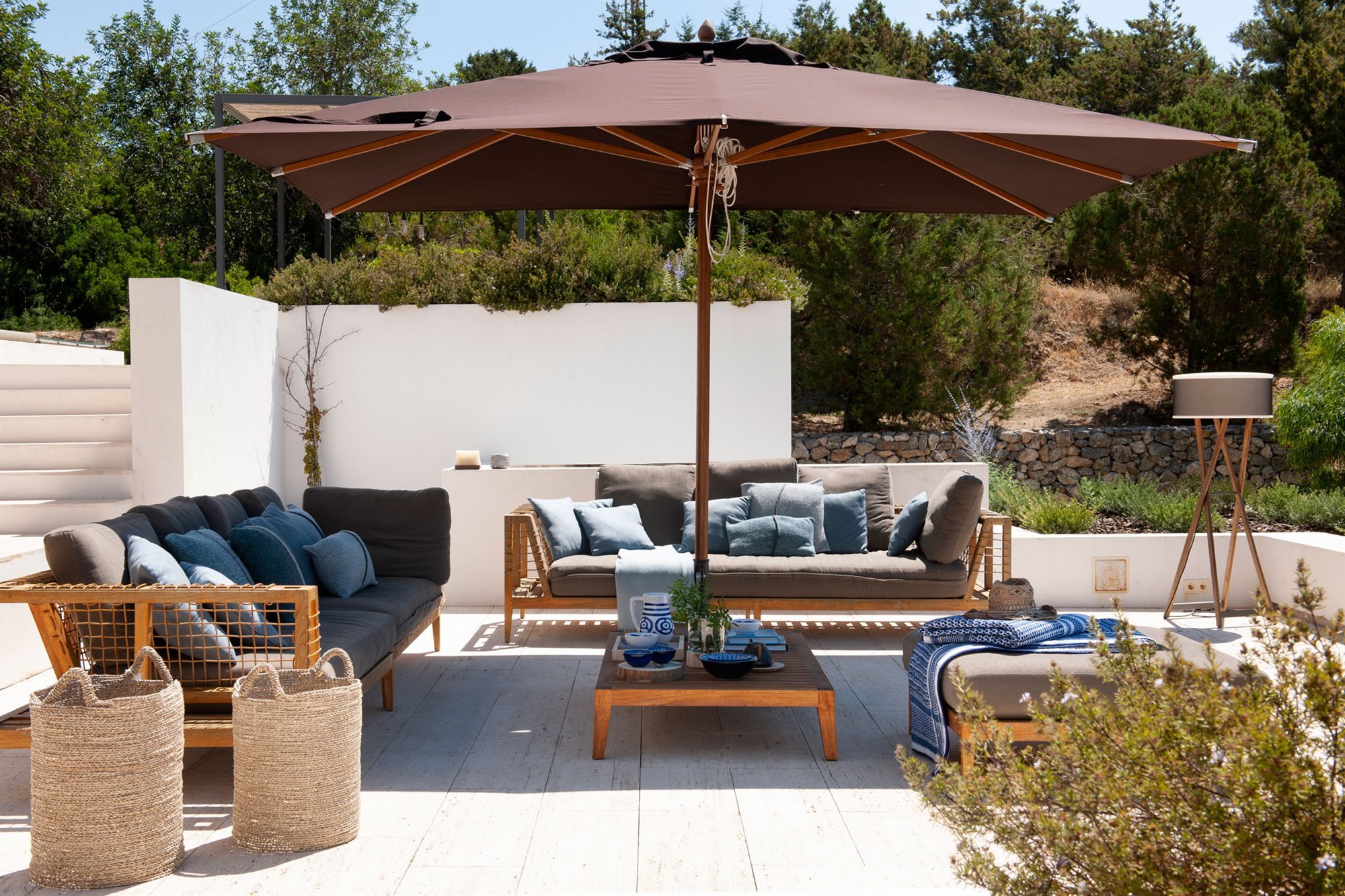 terraza sombrilla sofas de exterior cestos_00504787 O