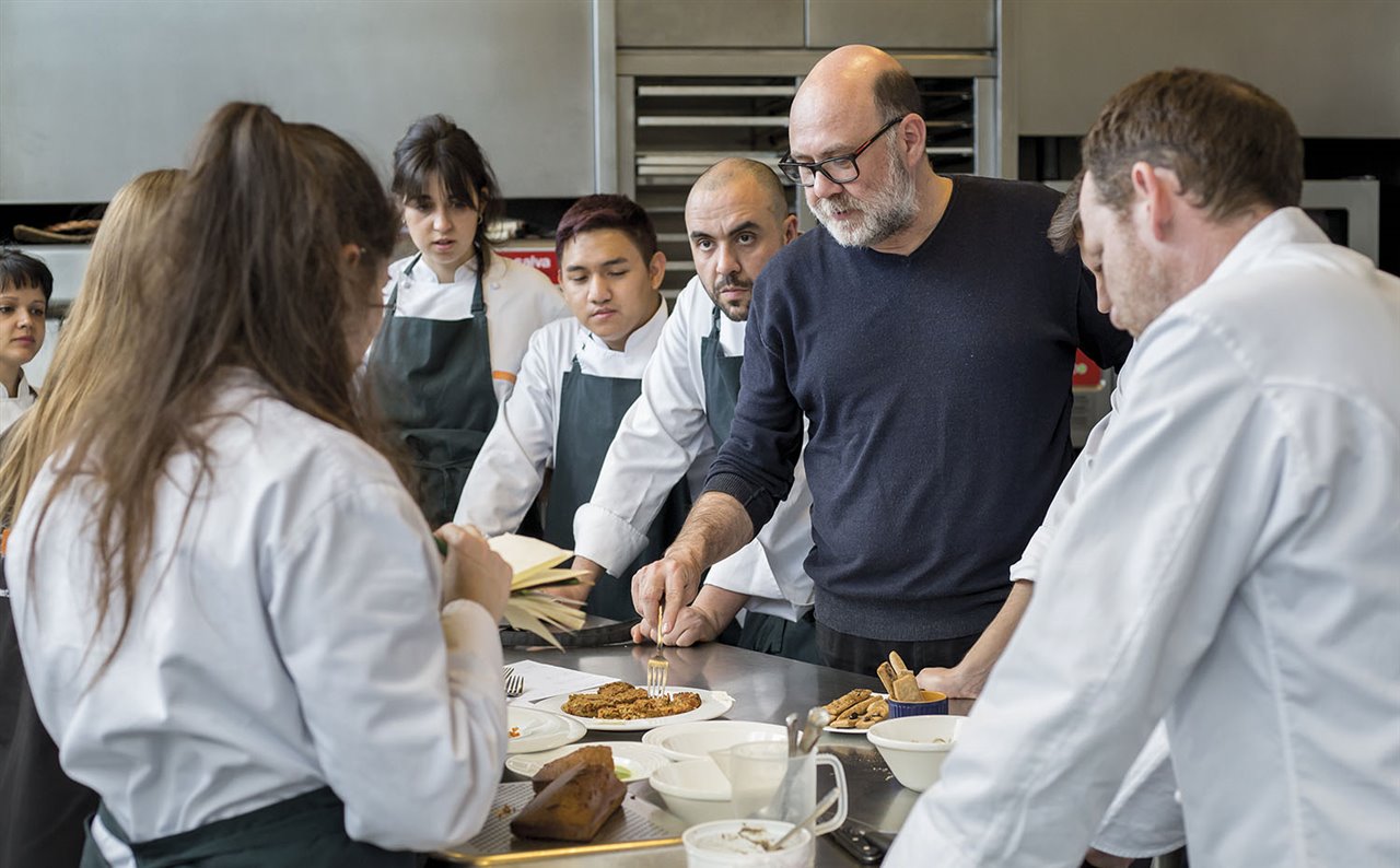 Toni Massanés -segundo por la derecha- es diplomado en cocina en Barcelona y Toulouse, es Premio Nacional de Gastronomía 2014.