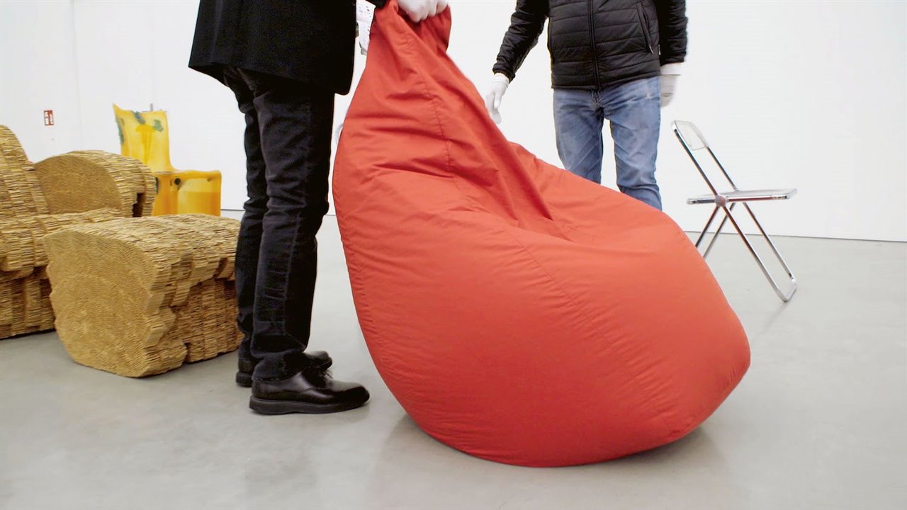 El puf Sacco es un diseño italiano de los años sesenta de Gatti, Paolini y Teodoro y simboliza una ruptura respecto a los asientos tradicionales.