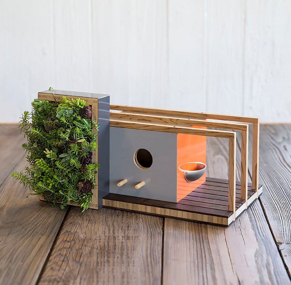 Estas casitas para pájaros suelen ser de madera contrachapada de bambú, teca y caoba.