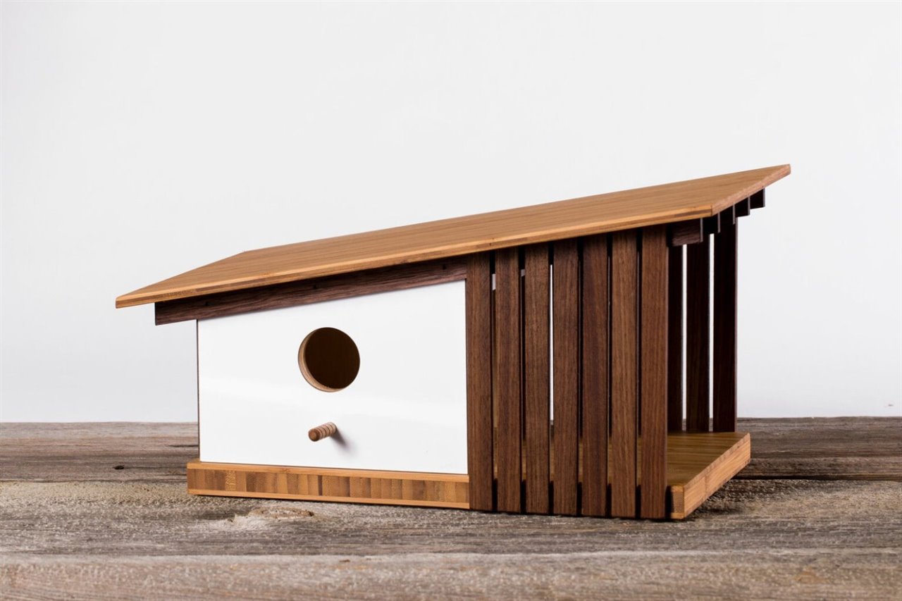Sourgrassbuilt también comercializa otros productos que tienen a la madera como materia prima. 