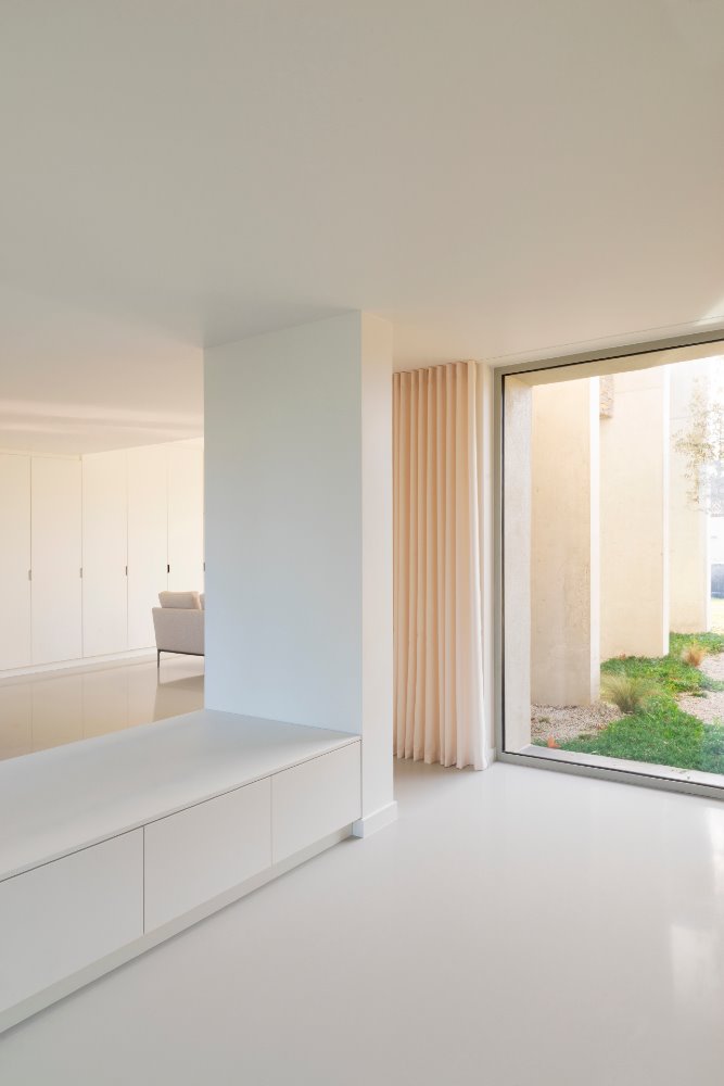 Casa de campo BON en Saint-Clément-de-Rivière Francia de (ma!ca) architecture 