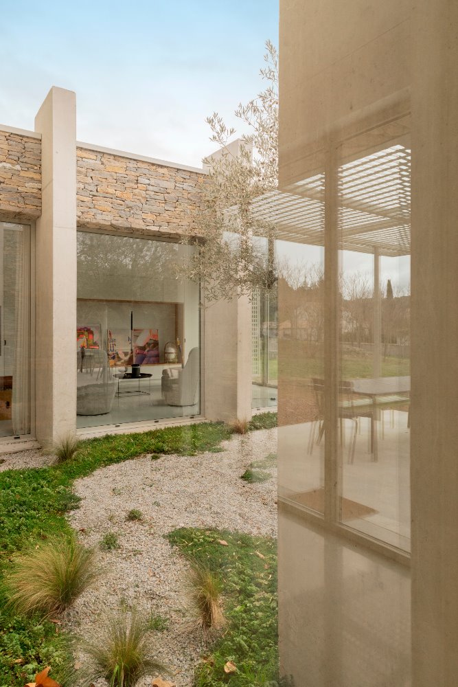 Casa de campo BON en Saint-Clément-de-Rivière Francia de (ma!ca) architecture 