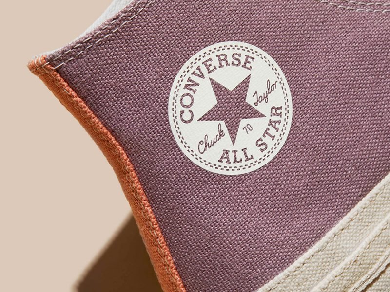 El nombre de Chuck Taylor en el logotipo de Converse All-Star.