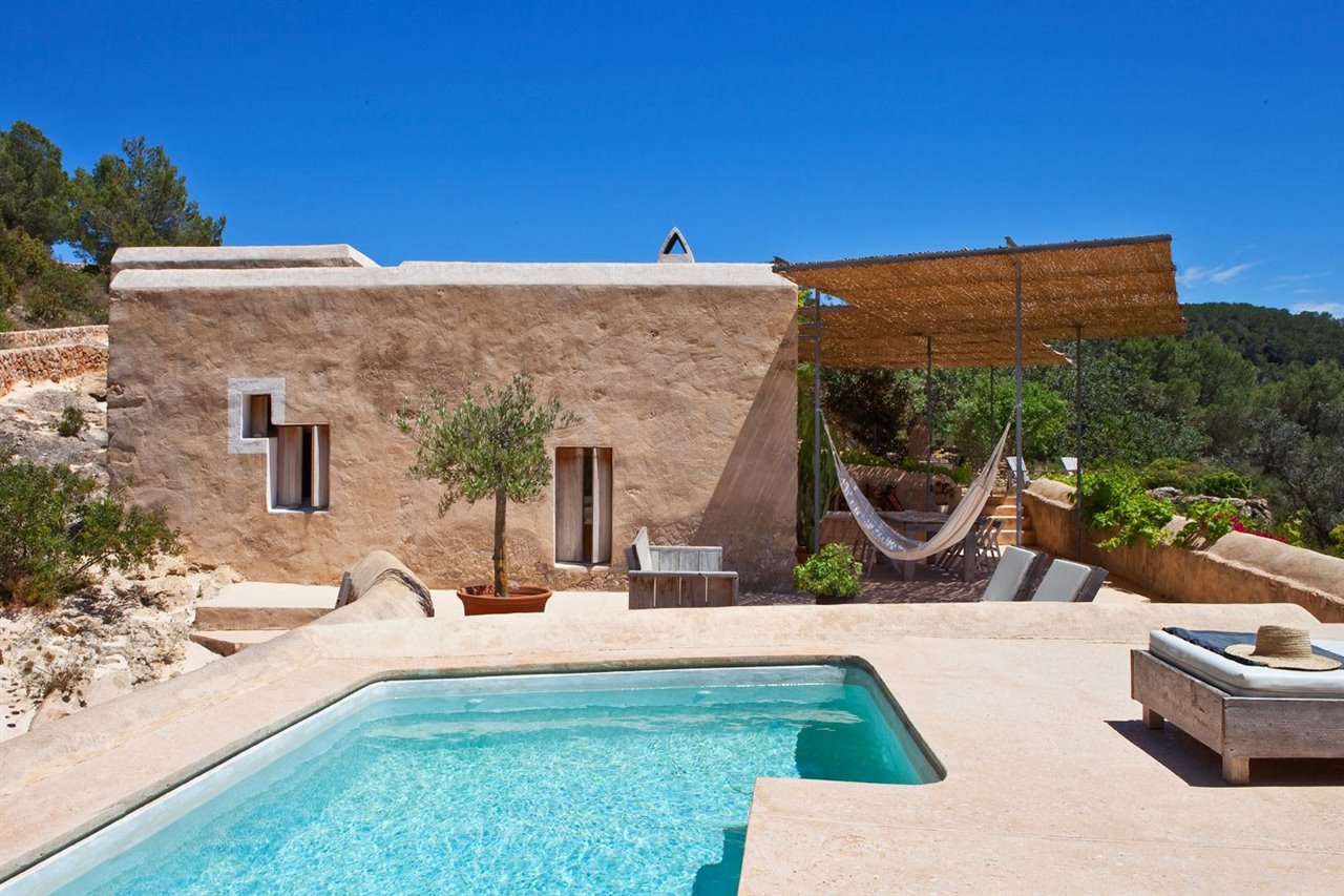 En una piscina privada no tendrás problemas, pero si se trata de una comunitaria hay que tener presente las actuales limitaciones de aforo y tiempo. 