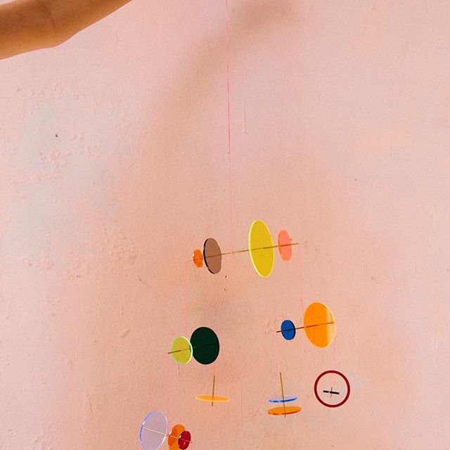 Móvil de plástico, diseño de Jordi Canudas.