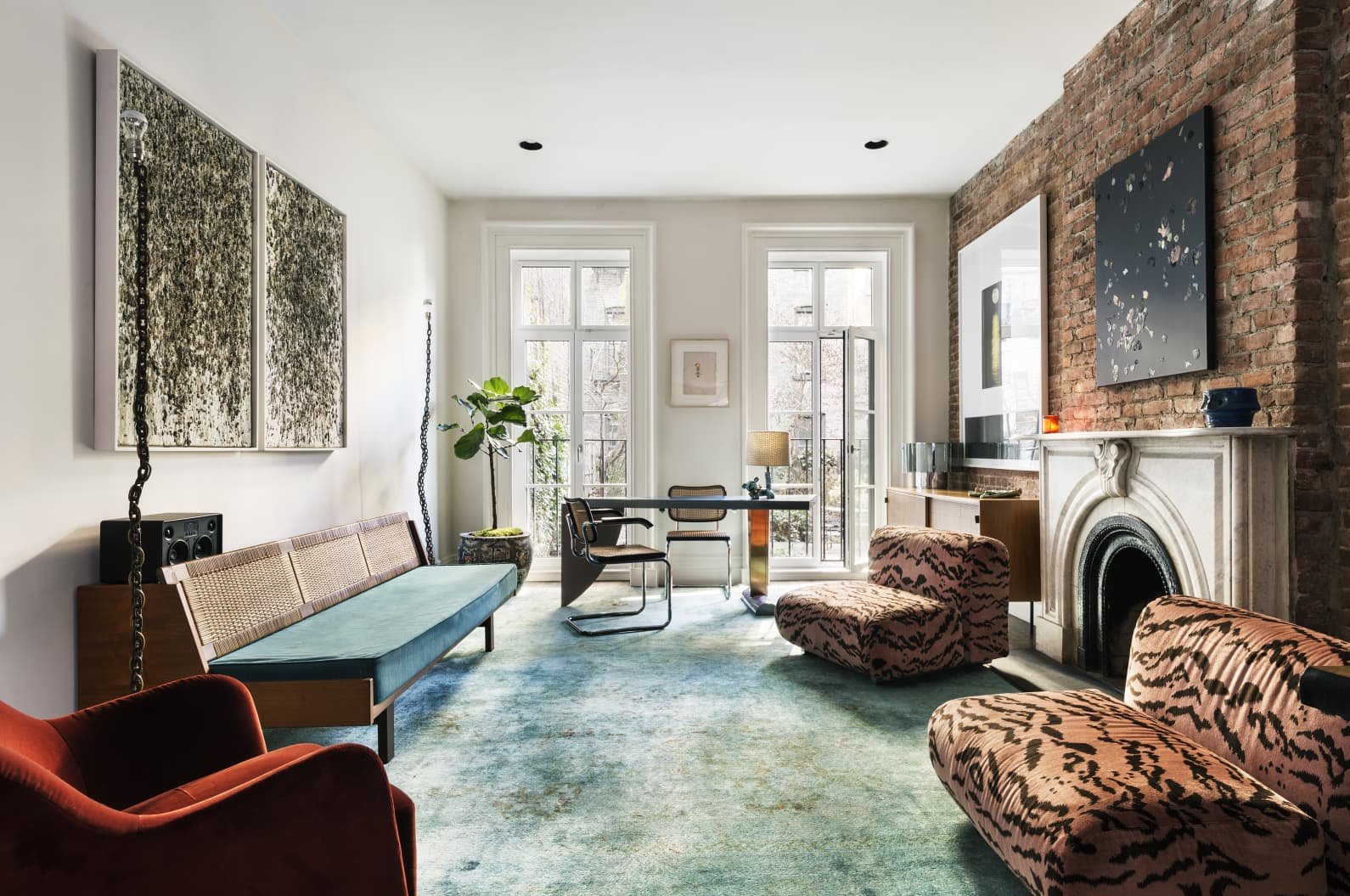 Apartamento Mary Kate Oslen en Manhattan salon con sofas de terciopelo