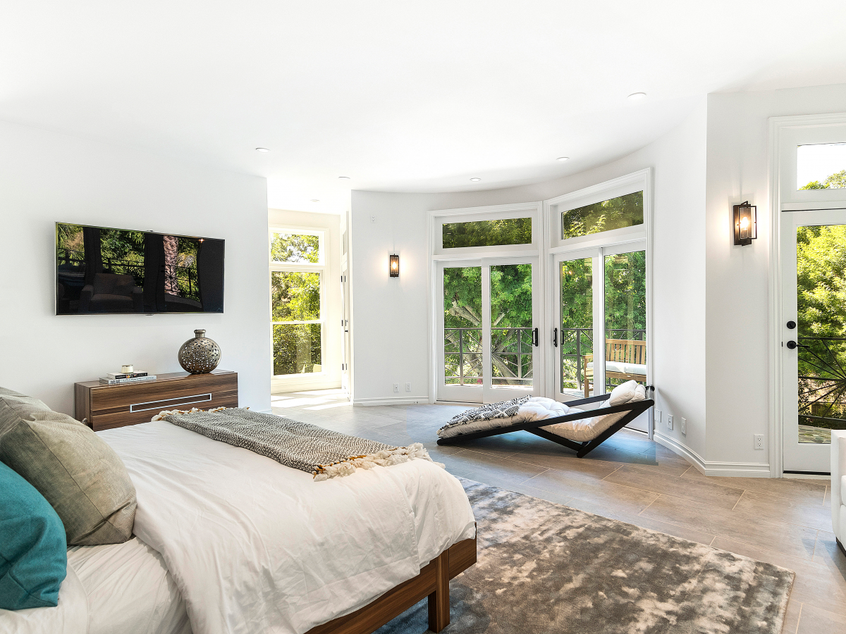 Casa Selena Gomez dormitorio con butaca