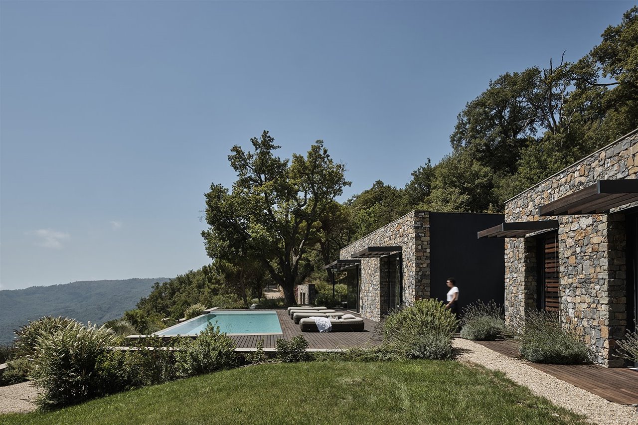 Vivienda proyectado por Giordano Hadamik en Liguria, Italia.