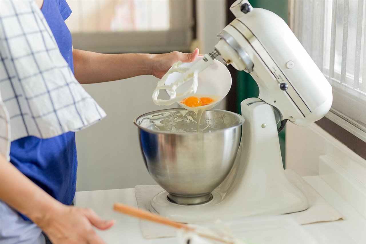 La fiebre por la repostería doméstica ha disparado la venta de amasadoras.