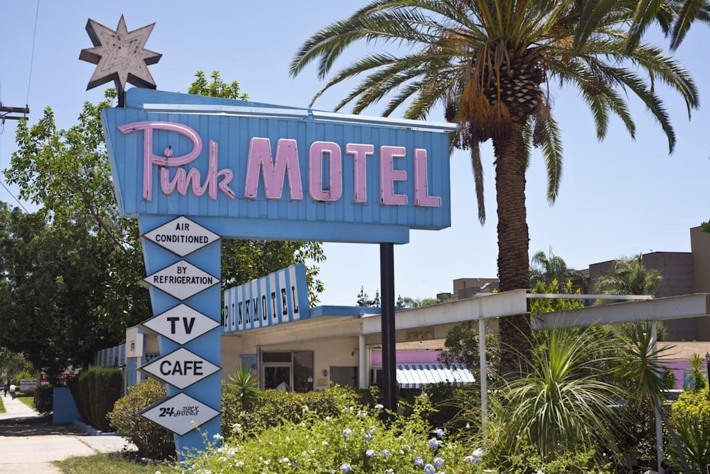 pink-motel-skate