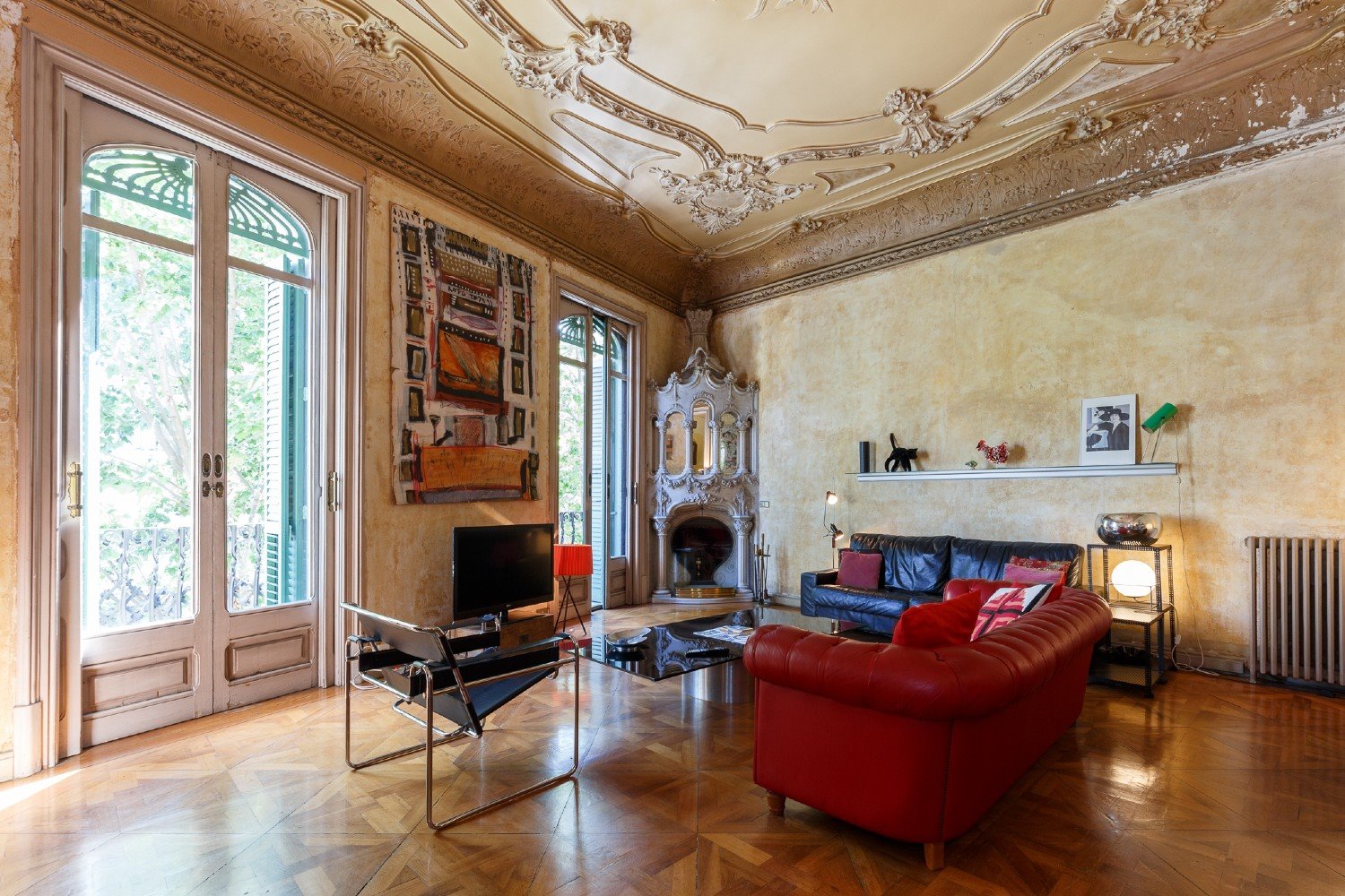 Cases Ramos en Barcelona de Jaume Torres i Grau en la serie Killing Eve y en alquiler en Airbnb 