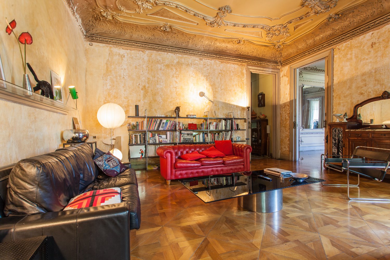 Cases Ramos en Barcelona de Jaume Torres i Grau en la serie Killing Eve y en alquiler en Airbnb 