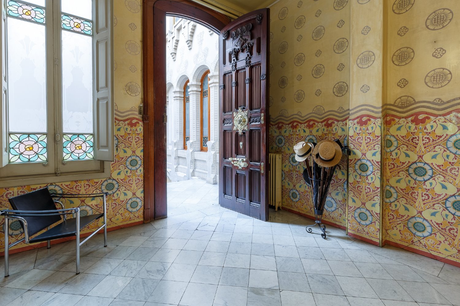 Cases Ramos en Barcelona de Jaume Torres i Grau en la serie Killing Eve y en alquiler en Airbnb 