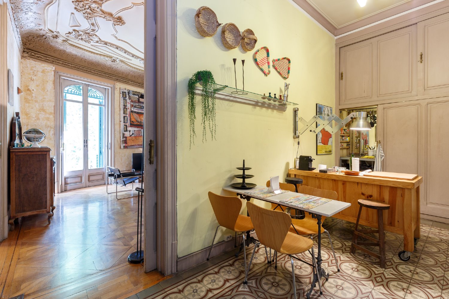 Cases Ramos en Barcelona de Jaume Torres i Grau en la serie Killing Eve y en alquiler en Airbnb 